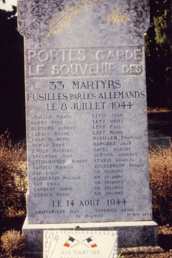 Monument aux morts en hommage aux fusilles 1944