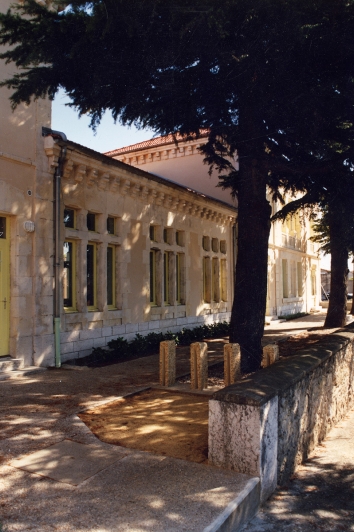 La maison des associations (anciennement la mairie-école)