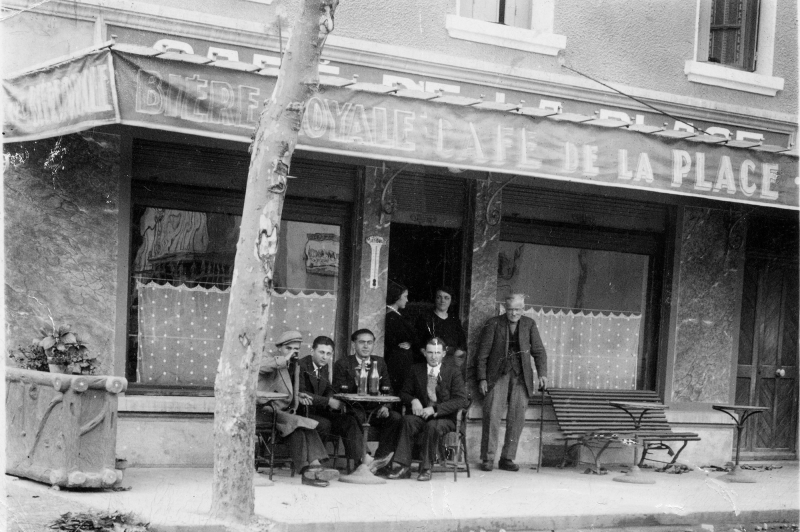 Café de la place