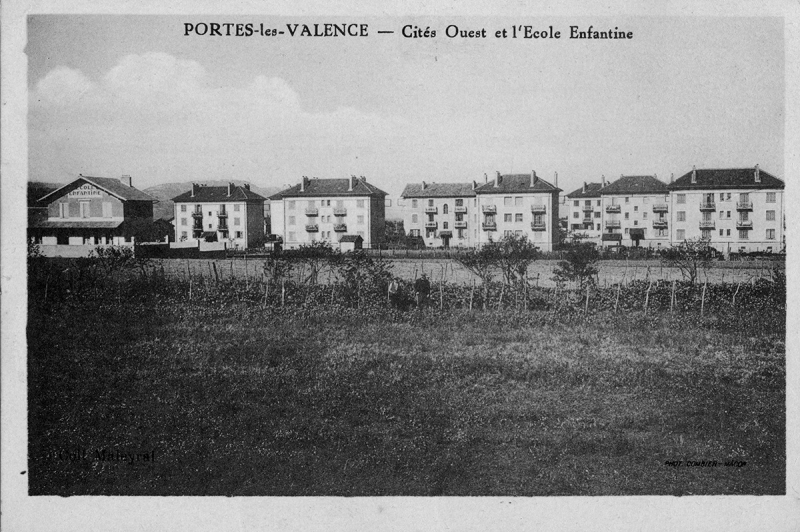 L'école des Chalets à gauche, et les cités Ouest reservés aux cheminots