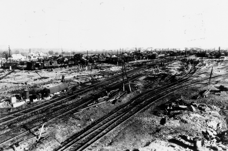 Après les bombardements au dépôt SNCF