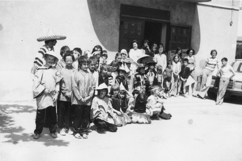 Défilé du carnaval devant la salle des fêtes