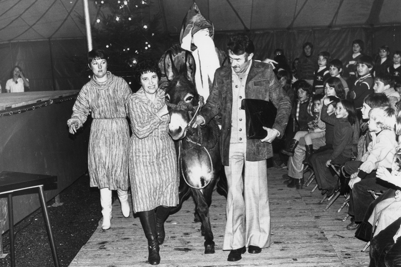 70ème anniversaire de la commune avec l'âne chouchou, mascotte du centre aéré