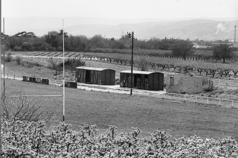 Vestiaire-wagon du stade de rugby, route Beauvallon