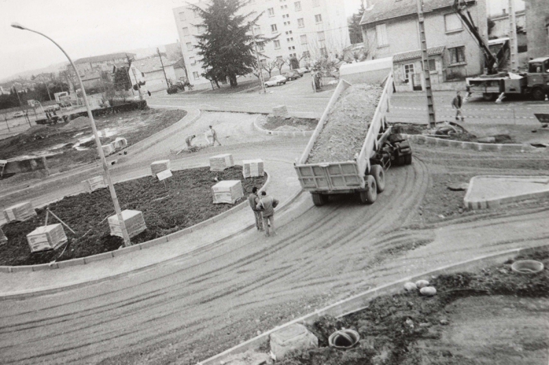 Travaux de construction du rond point de la mairie