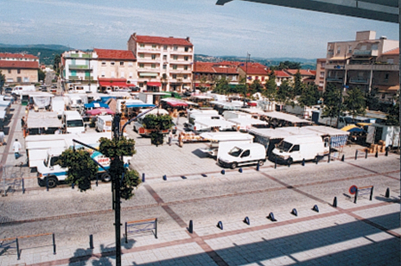 Le marché vu de la Mairie