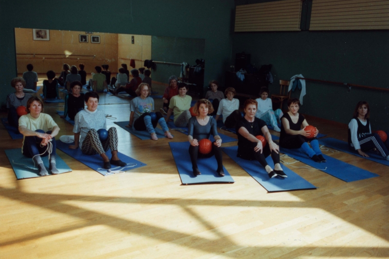 Union des femmes françaises : séance de gymnastique