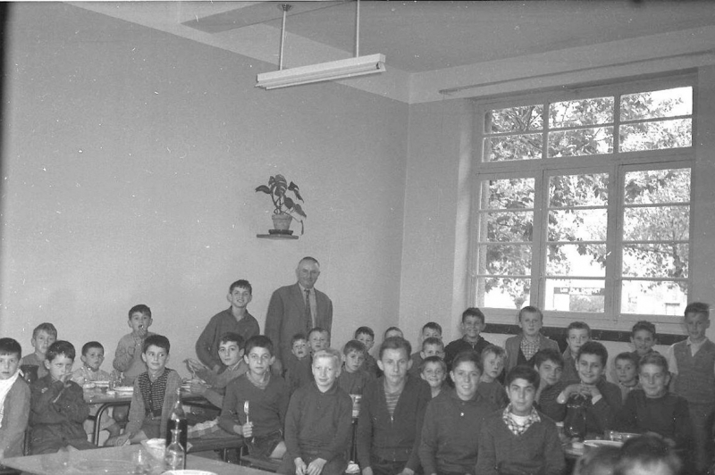 A la cantine, à la mairie