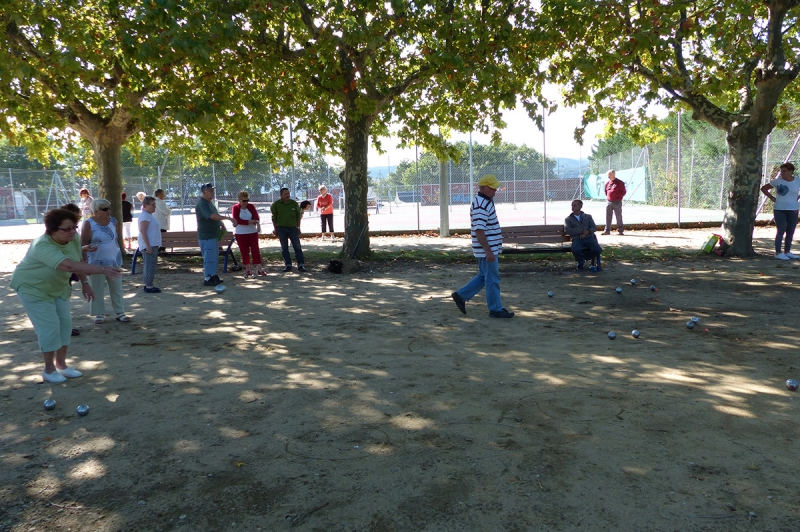 Partie de pétanque (club Croizat)