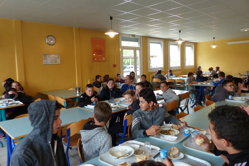 A la cantine du collège