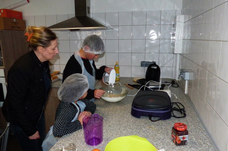 Atelier crêpes à l'épicerie sociale