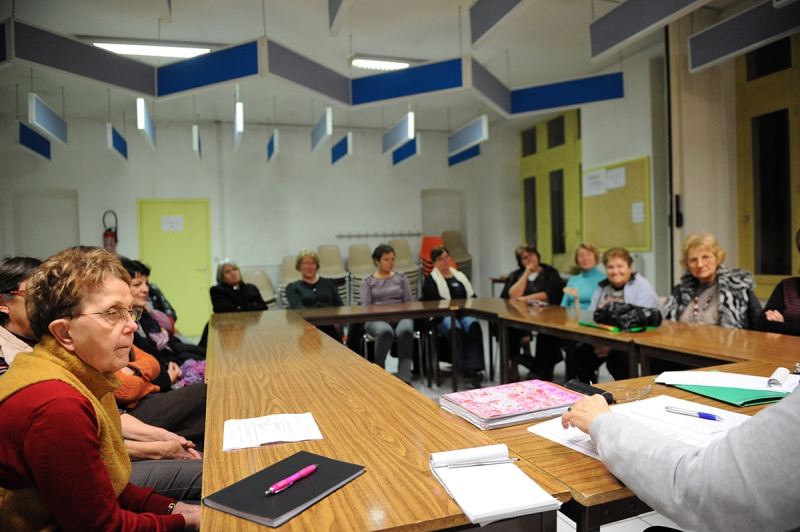 Réunion de femmes solidaires