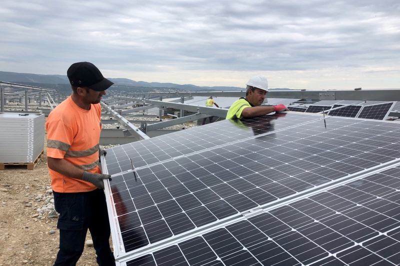 Construction de la centrale photovoltaïque des Galles