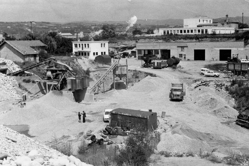 La carrière (actuellement Centre commercial et Parc Aaragon)