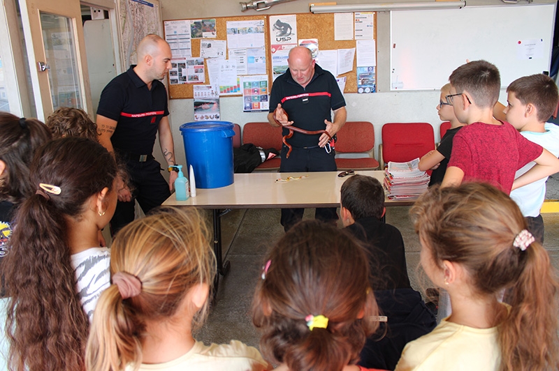 École élémentaire chez les pompiers