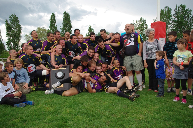 Equipe réserve de rugby remporte le bouclier Drôme-Ardèche