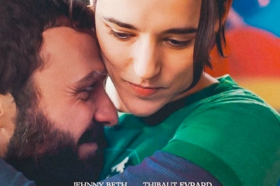 Affiche : Différente